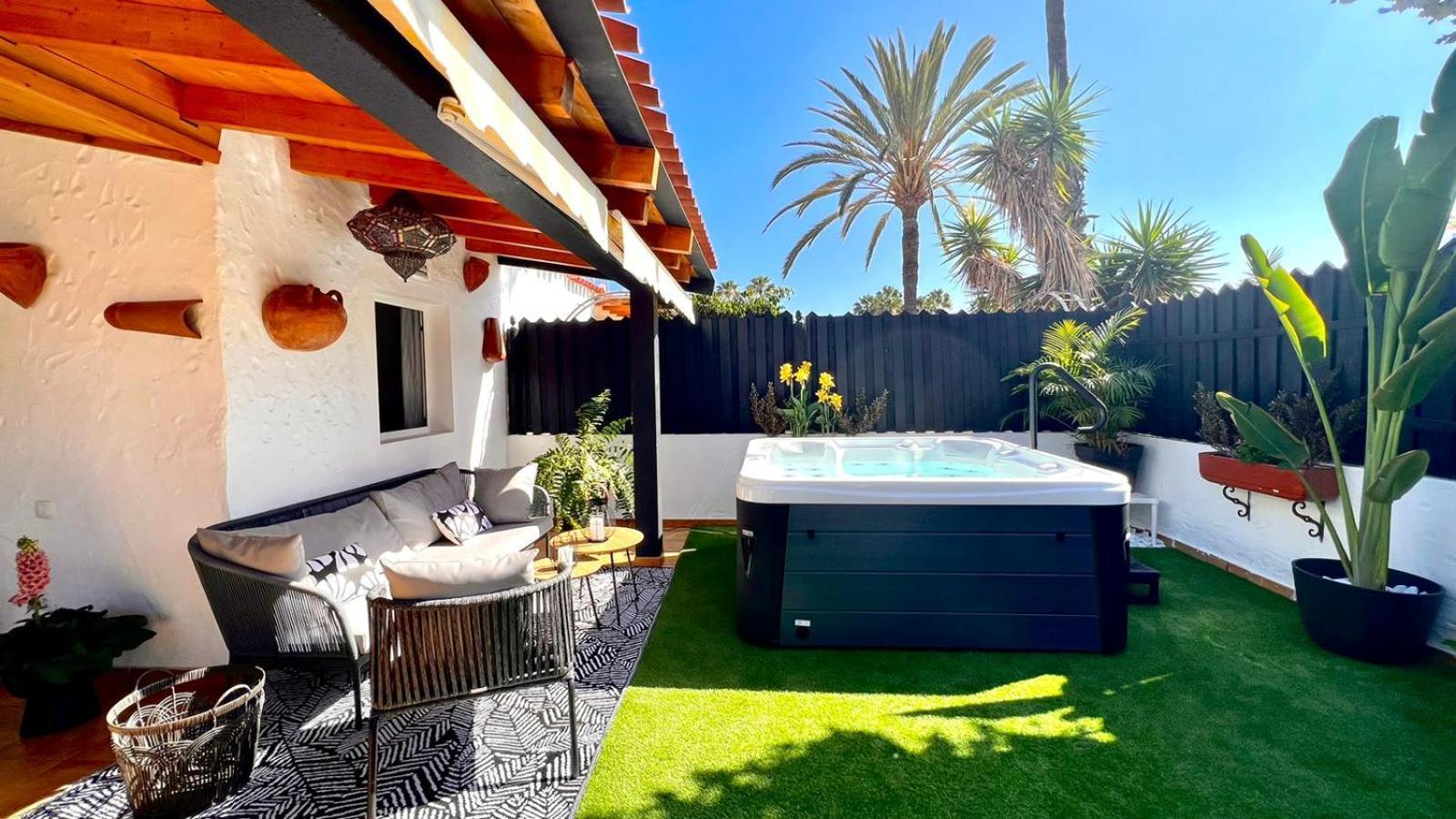Oasis Beach Holiday Home With Jacuzzi プラヤ・デル・イングレス エクステリア 写真