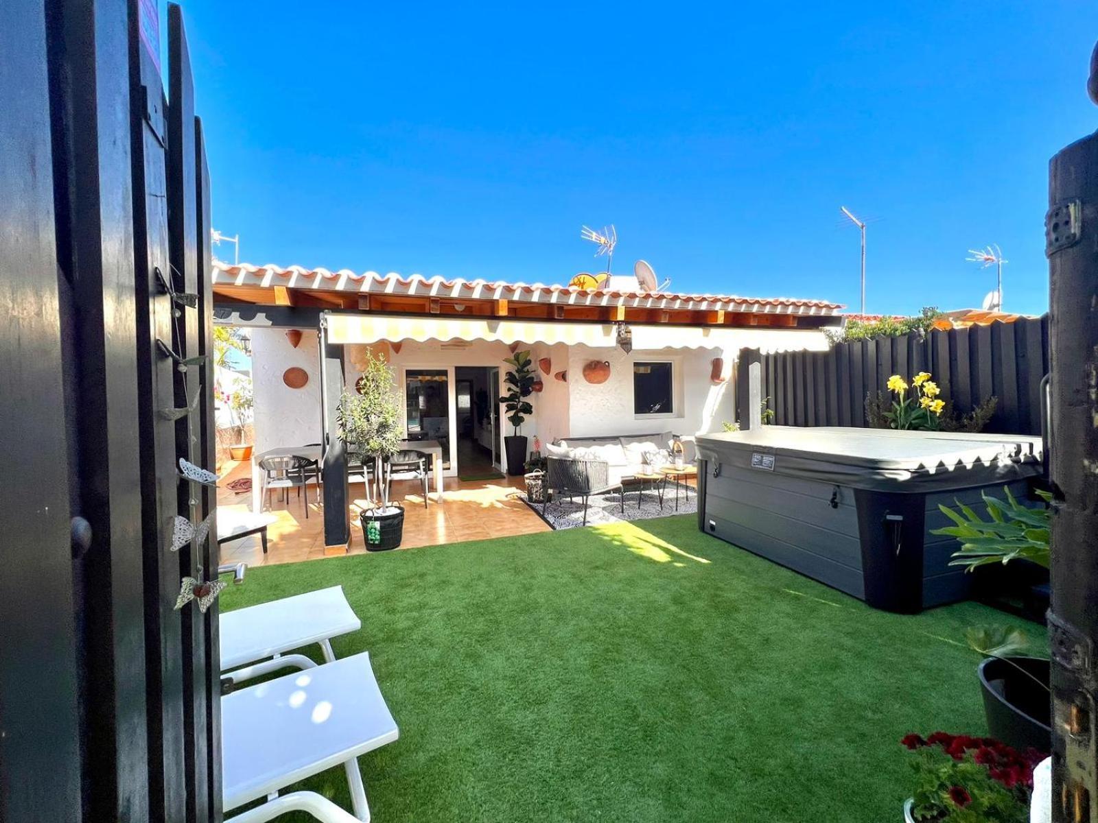 Oasis Beach Holiday Home With Jacuzzi プラヤ・デル・イングレス エクステリア 写真