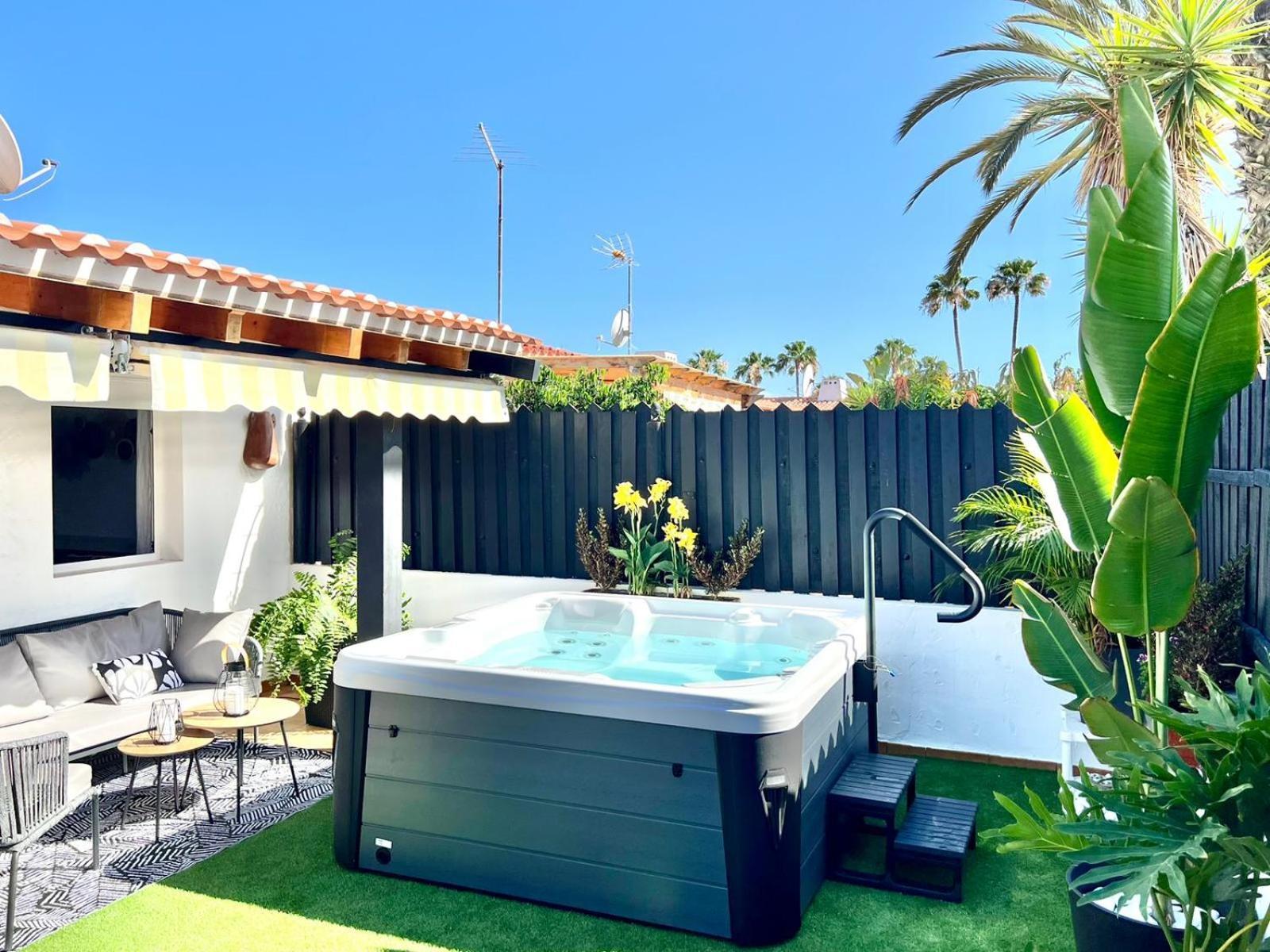 Oasis Beach Holiday Home With Jacuzzi プラヤ・デル・イングレス エクステリア 写真